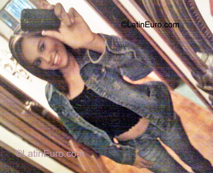 Date this young Honduras girl Kassy from La Ceiba HN576