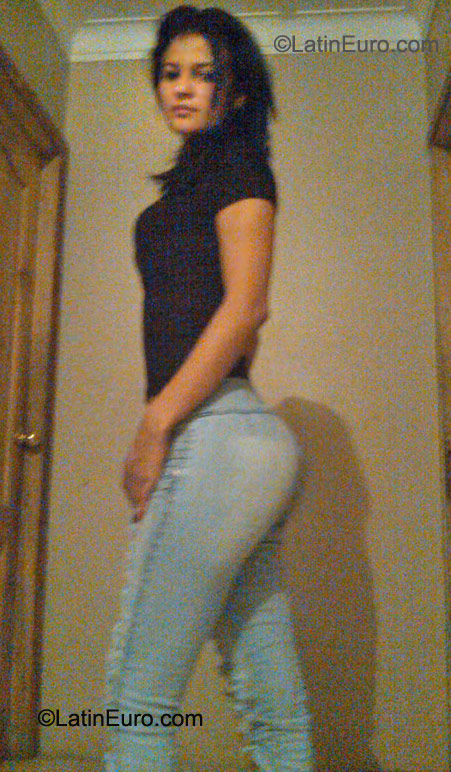 Date this delightful Ecuador girl Hanna77 from Guayaguil EC142