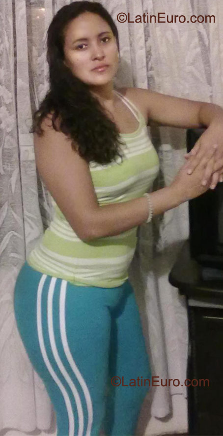 Date this attractive Colombia girl Zayda from Cali CO9320