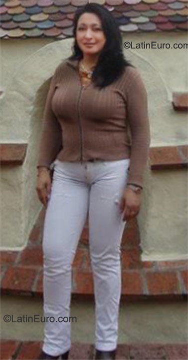 Date this happy Colombia girl Maria unicer from Bogota CO9357