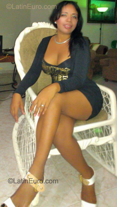 Date this attractive Dominican Republic girl Virginia from Santo Domingo DO19030