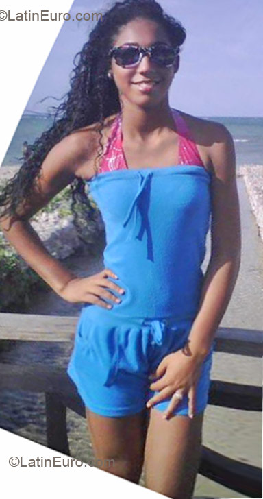 Date this pretty Dominican Republic girl Diana from Santiago DO10418