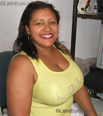 Date this exotic Dominican Republic girl Noemi from Santiago DO10422