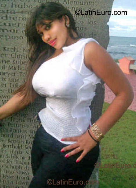 Date this charming Dominican Republic girl Rossy from La Vega DO10444