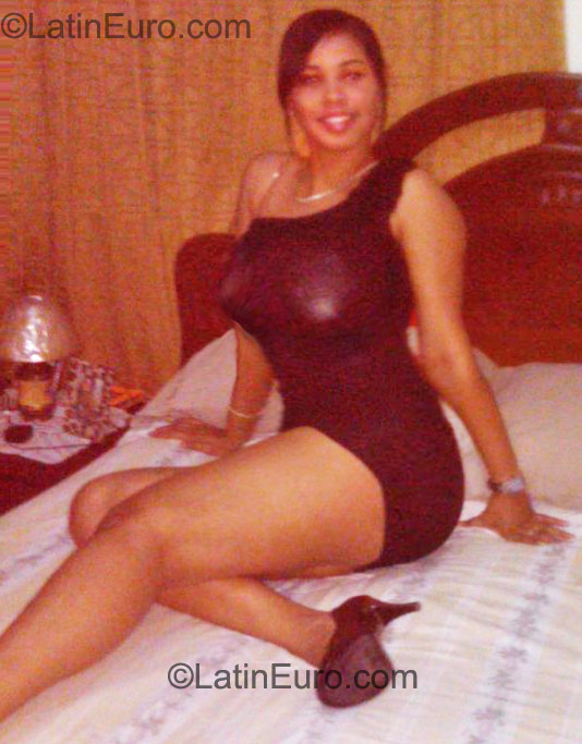 Date this pretty Dominican Republic girl  from Santo Domingo DO10456