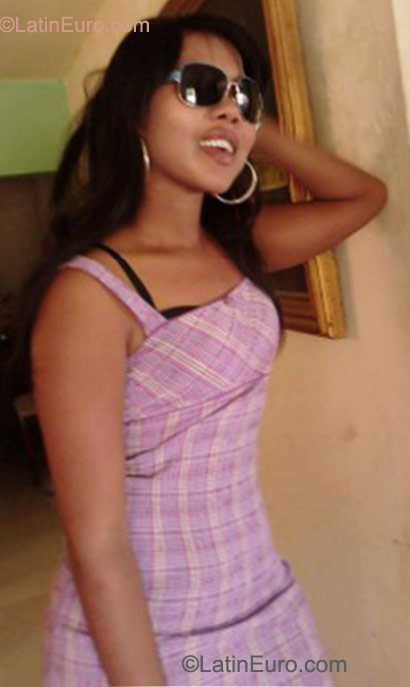 Date this young Dominican Republic girl Edith from Santo Domingo DO10460