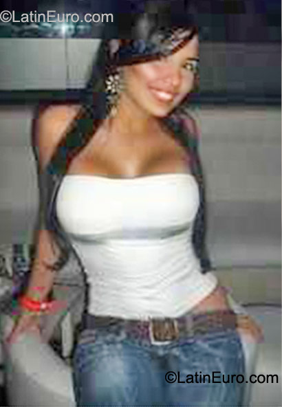 Date this funny Colombia girl Izis from Barranquilla CO9491