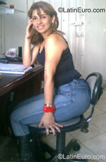 Date this attractive Colombia girl Luna from Medellin CO9494