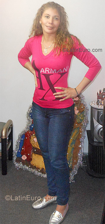 Date this good-looking Colombia girl Marlen from Bogota CO9525