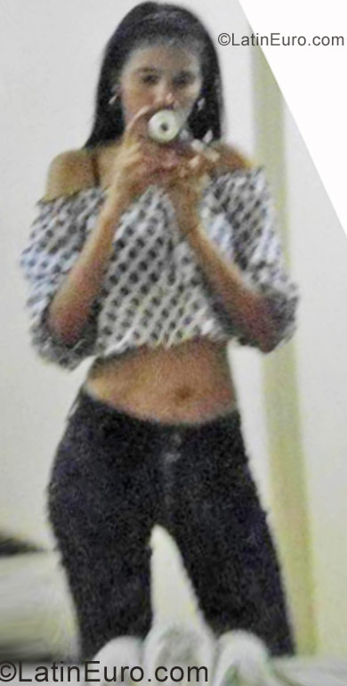 Date this happy Colombia girl Milena from Colombia CO9527