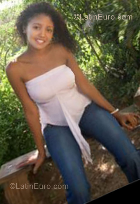 Date this gorgeous Dominican Republic girl Wendolyn from Mao DO10523