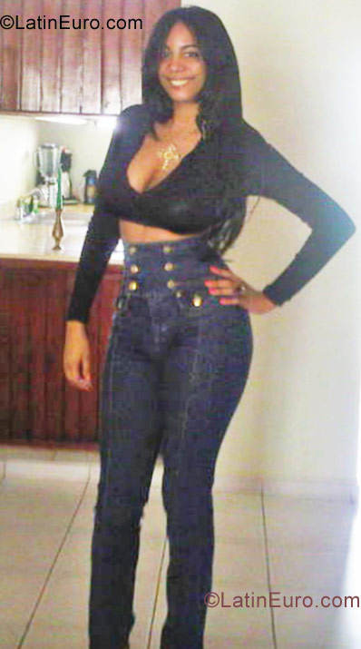 Date this young Dominican Republic girl Anali02 from Santo Domingo DO12264