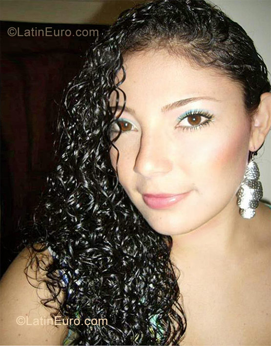 Date this pretty Colombia girl Rocio from Cali CO9581