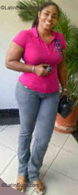 Date this hard body Dominican Republic girl Yovanka from San Cristobal DO10563