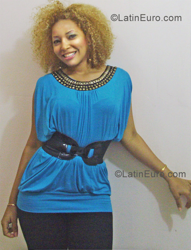 Date this delightful Dominican Republic girl Yomery from Santiago DO10564