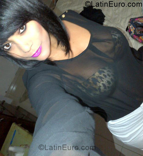 Date this beautiful Dominican Republic girl Adi from Santiago DO10579