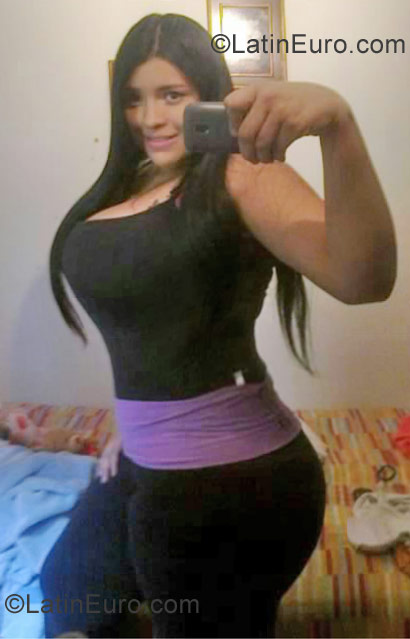 Date this georgeous Colombia girl LORE_RUIZ from Medellin CO9706