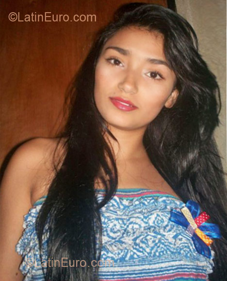 Date this beautiful Colombia girl Yeniifeer from Medellin CO10880