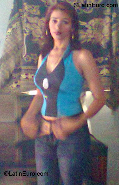 Date this foxy El Salvador girl Yessenia from Sensunepeque SV39