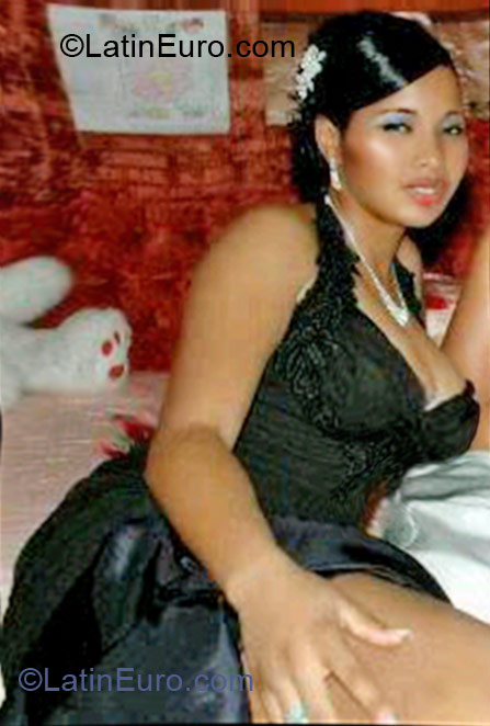 Date this attractive Dominican Republic girl Yaneli from Santo Domingo DO10680