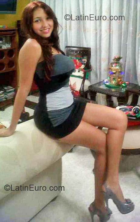 Date this nice looking Botswana girl Alguiso from Cali CO9764