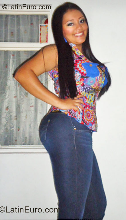 Date this fun Colombia girl Andrea from Cali CO9774