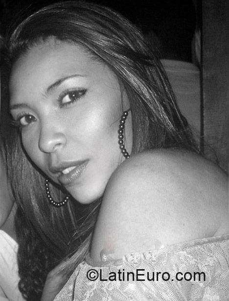 Date this cute Colombia girl Martha from Santa Marta CO9777