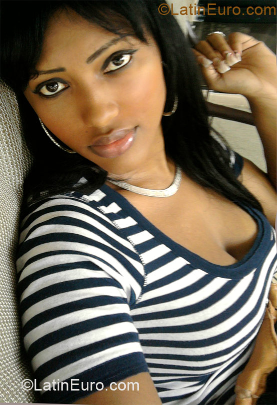 Date this voluptuous Dominican Republic girl Alexa from Santo Domingo DO10744