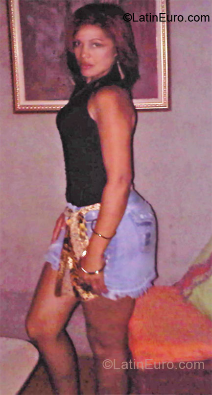 Date this nice looking Dominican Republic girl Rosa from Santo Domingo DO10746