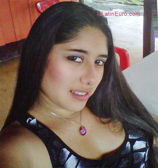 Date this nice looking Colombia girl Liseth from Florencia CO9877