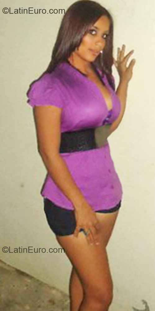 Date this foxy Dominican Republic girl Carolina from Santiago DO10787