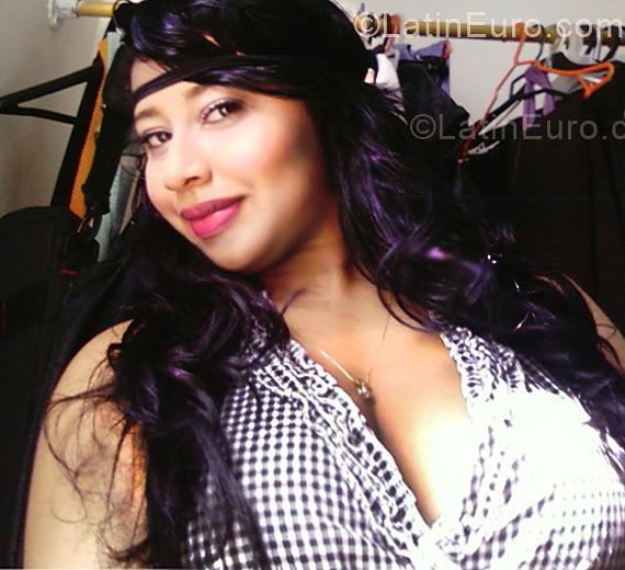 Date this foxy Colombia girl Paola from Barranquilla CO9934