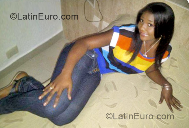 Date this beautiful Dominican Republic girl Yuderka from Sexy DO11697
