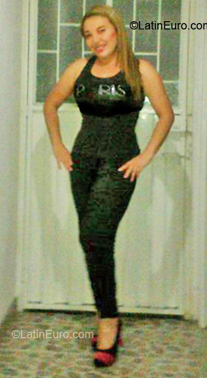 Date this good-looking Colombia girl Luz Adriana from Bogota CO10003