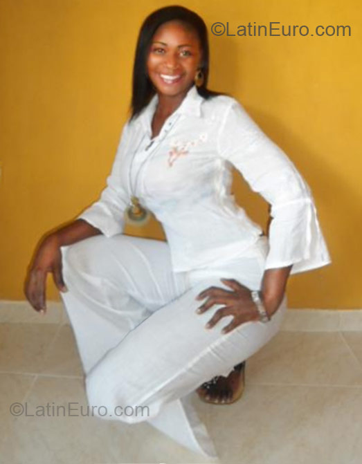 Date this hot Colombia girl Maria from Cali CO10021