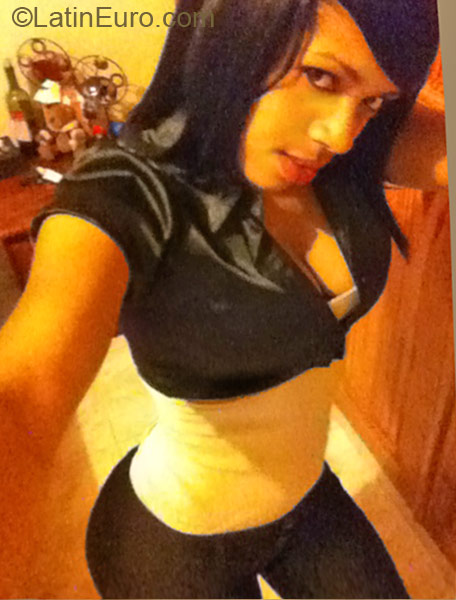 Date this tall Dominican Republic girl MAria from Santiago DO10874