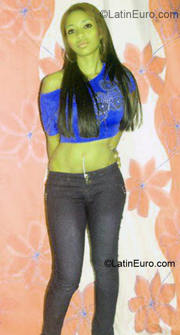 Date this happy Dominican Republic girl Franyelin from Santo Domingo DO10879