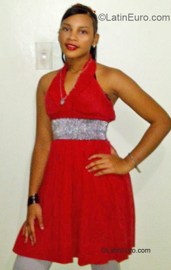 Date this tall Dominican Republic girl Joli from Santo Domingo DO10887