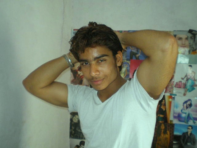 Date this nice looking India man Hellodis from Bhubaneswar IN212