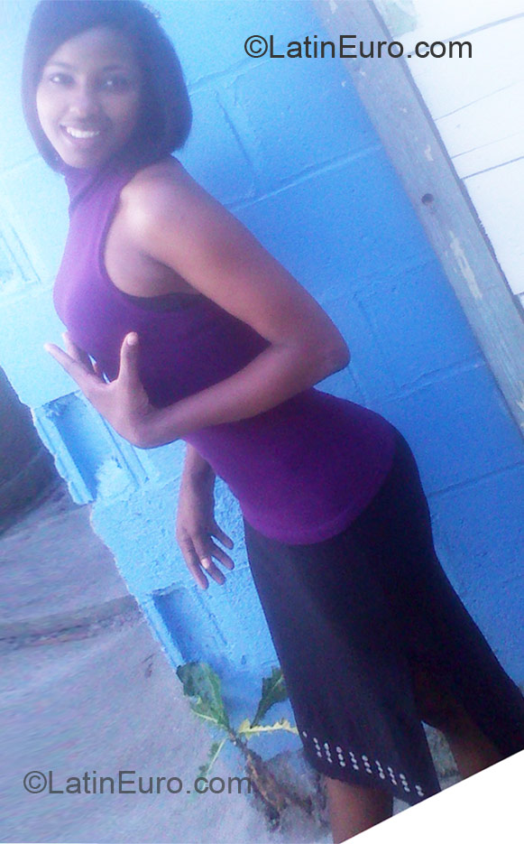 Date this hot Dominican Republic girl Naiorbi from Santo Domingo DO10921