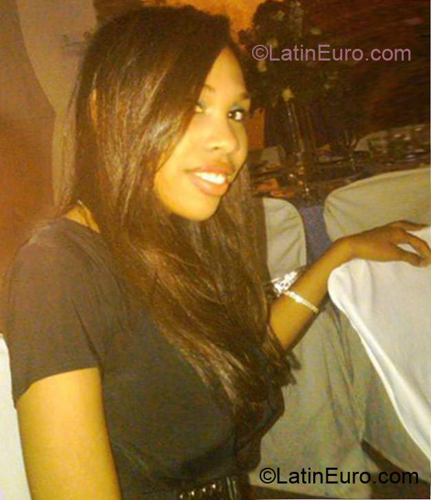 Date this stunning Dominican Republic girl Eri from Santo Domingo DO10940