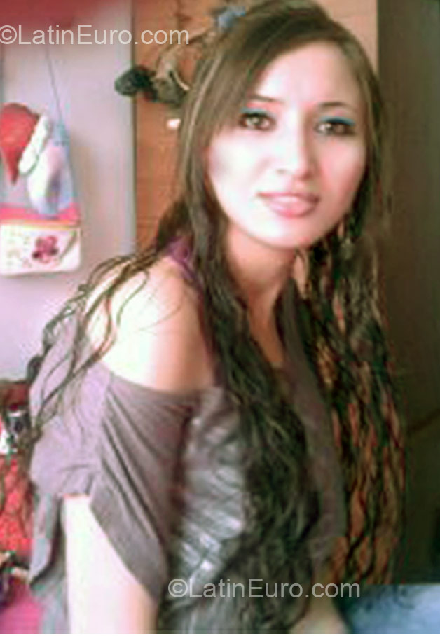 Date this georgeous Colombia girl Sandra from Bogota CO10089