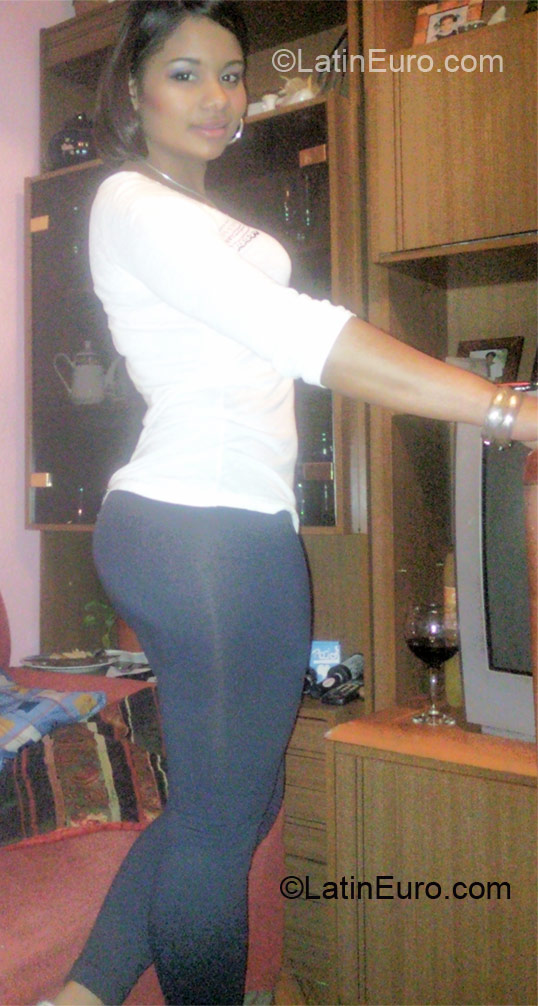 Date this voluptuous Dominican Republic girl Deyanira from Santo Domingo DO12618