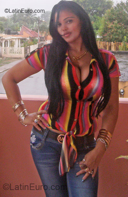 Date this pretty Dominican Republic girl Rose from Santiago DO11011