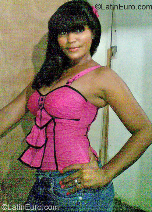 Date this good-looking Dominican Republic girl Eliana from Santo Domingo DO11017