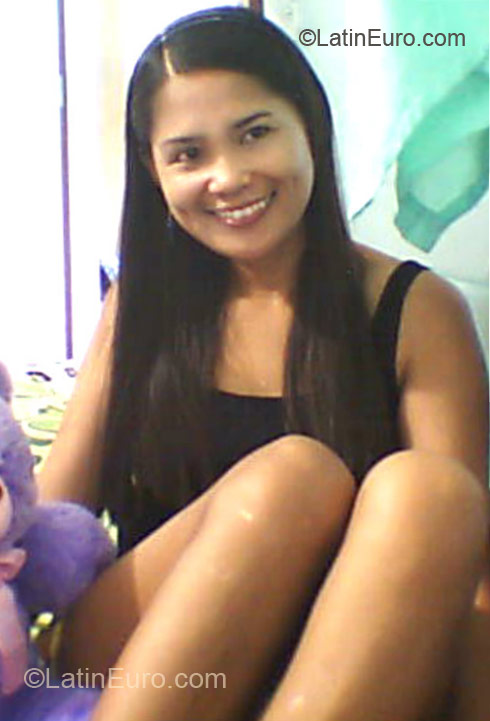 Date this athletic Philippines girl Sam from Cebu PH461