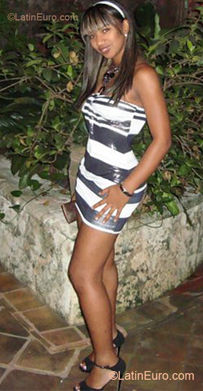 Date this hot Dominican Republic girl Yeimi from Haina DO11106