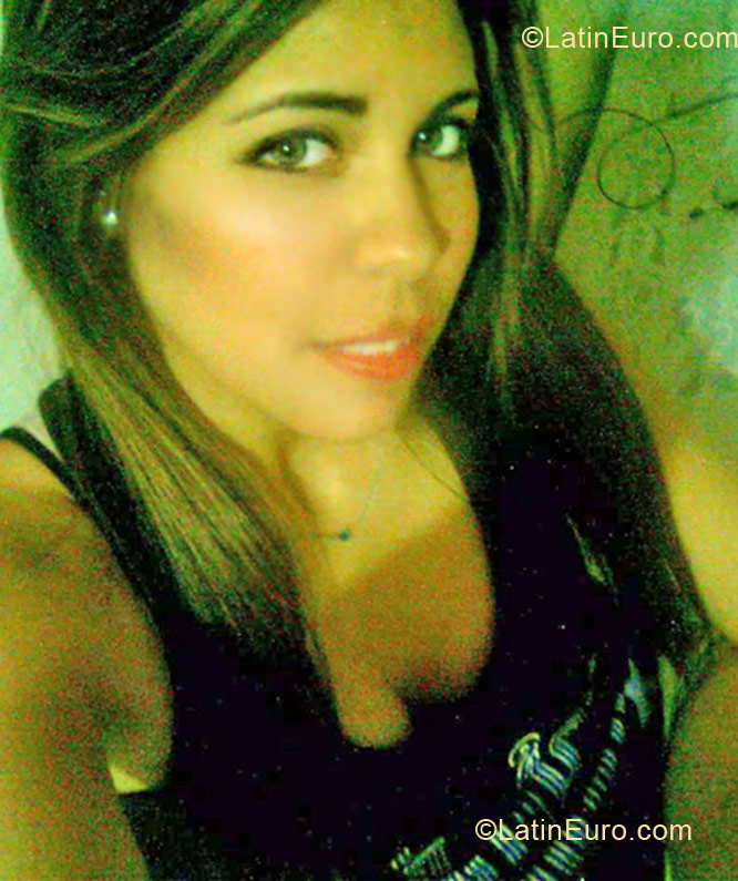 Date this sensual Colombia girl Cindy from Cali CO10257