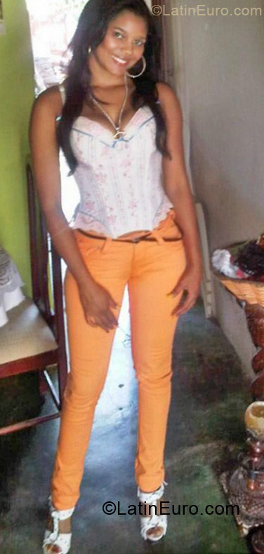 Date this fun Dominican Republic girl Anyi25 from La Vega DO11111