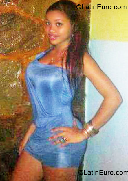 Date this young Dominican Republic girl ALONDRi from Haina DO11118